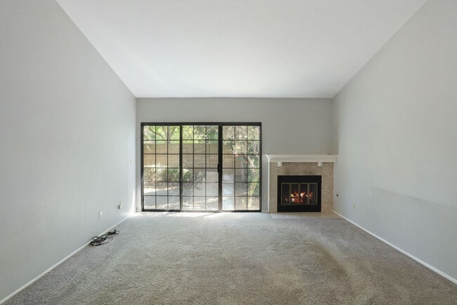 Building Photo - 562 La Corso Dr