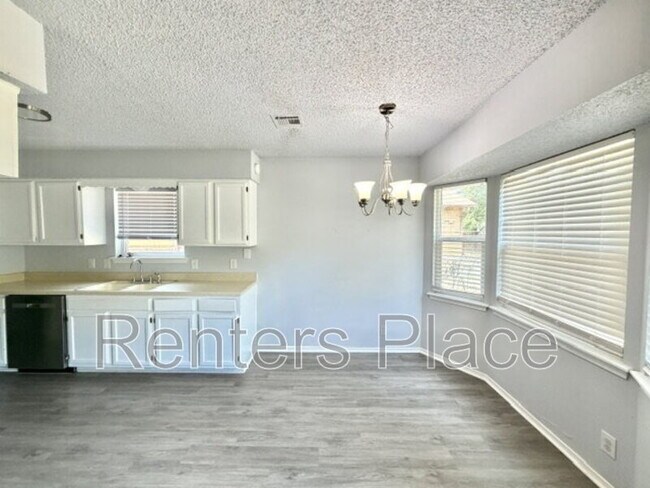 Building Photo - 1505 N Poplar Ave