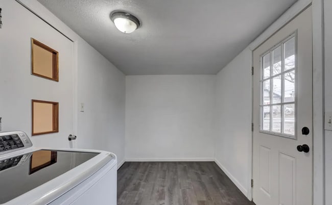 Building Photo - 614 N Wall Ave
