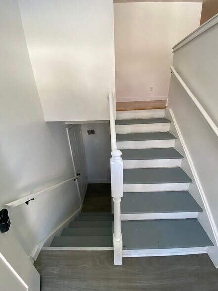 Building Photo - 85 Trottingham Ct