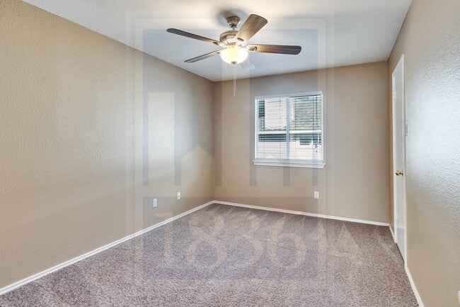 Building Photo - 2104 Grove Dr