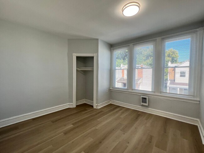 Building Photo - 3b/1.5b House Section 8 only.