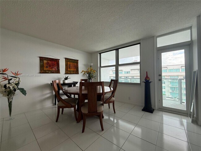 Building Photo - 9511 Collins Ave