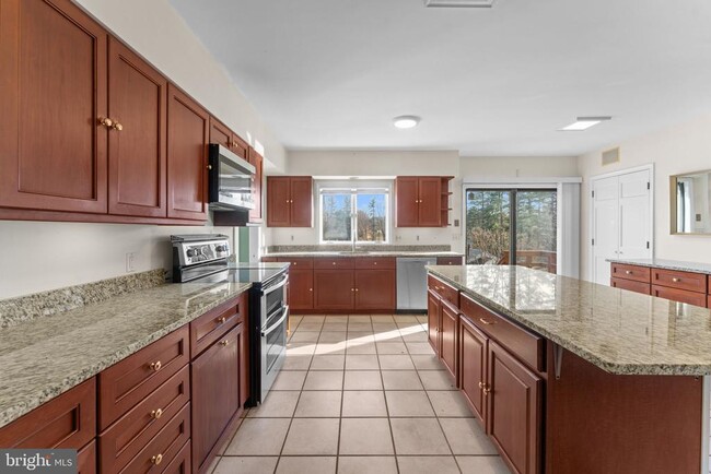 Building Photo - 901 Walker Rd