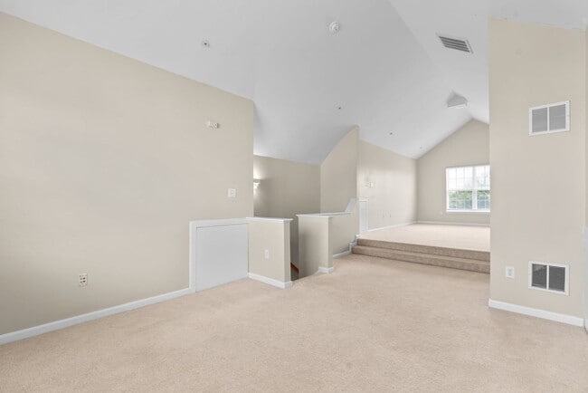 Building Photo - 2 Bed 2.5 Bath - Lakelands Townhome - Deta...