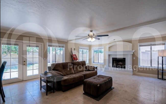 Building Photo - 877 W Shellfish Dr