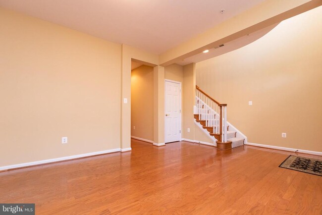 Building Photo - 1206 Maple Grove Ln