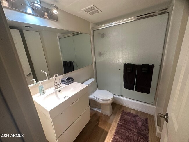 Building Photo - 7625 E Camelback Rd