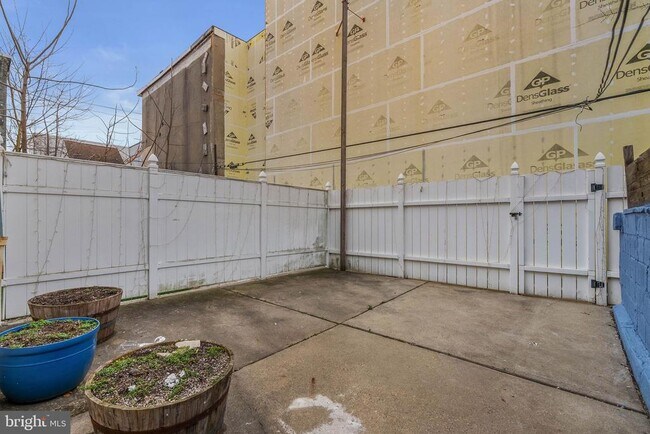 Building Photo - 1124 S 15th St