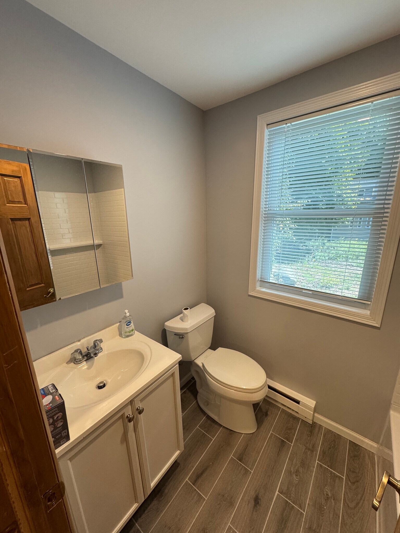 Bathroom - 15 Starr Ave