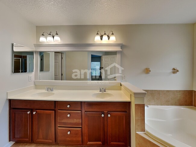 Building Photo - 468 Casa Sevilla Ave