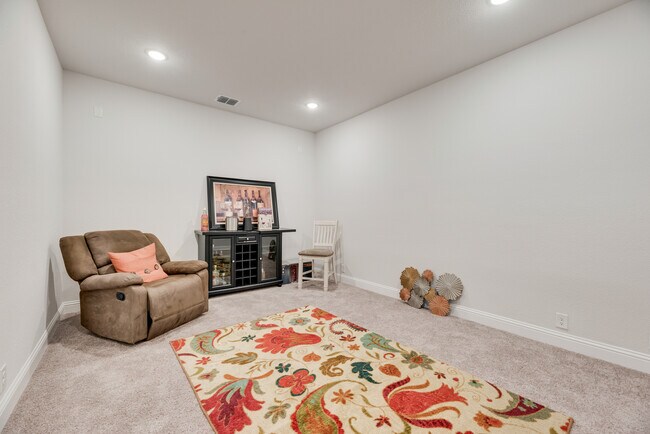 Building Photo - 1042 Elmwood Dr