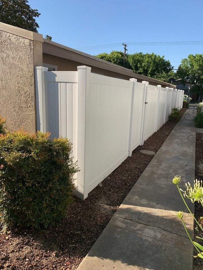 Building Photo - SHE330