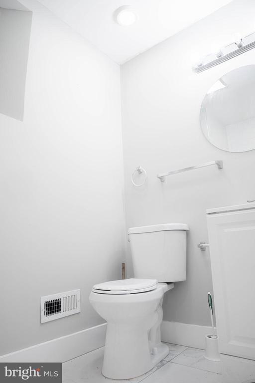 Building Photo - 2348 Moore St