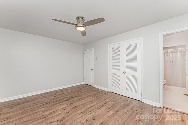 Building Photo - 3252 Northampton Dr