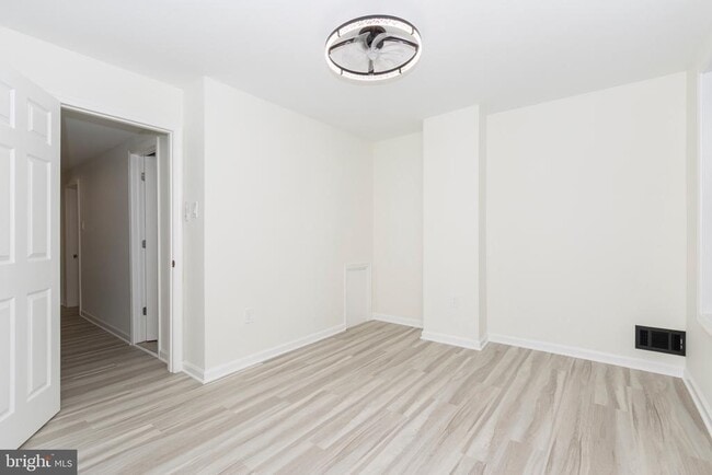 Building Photo - 2711 Oakford St