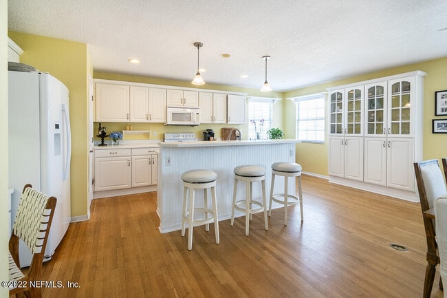 Building Photo - 2102 First St