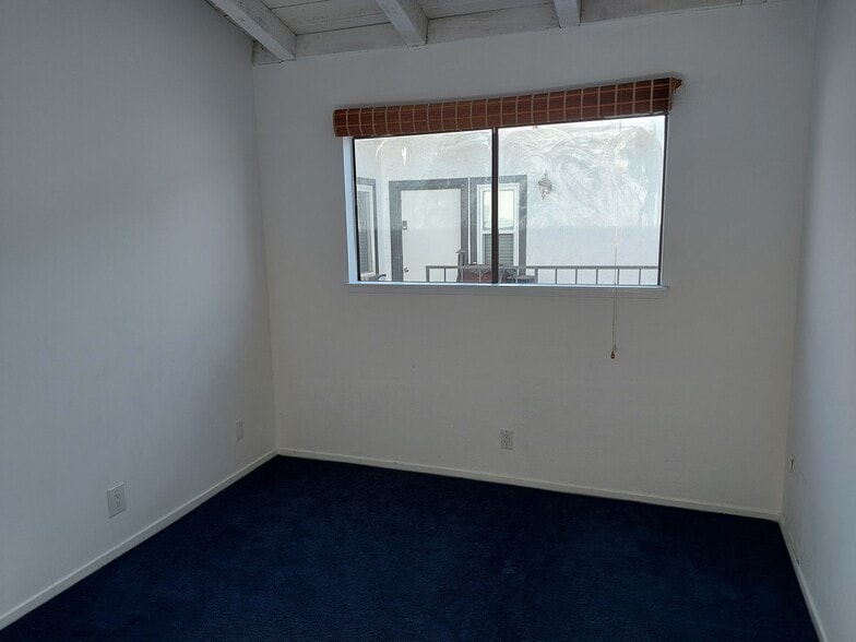 Building Photo - 205 Cedar St