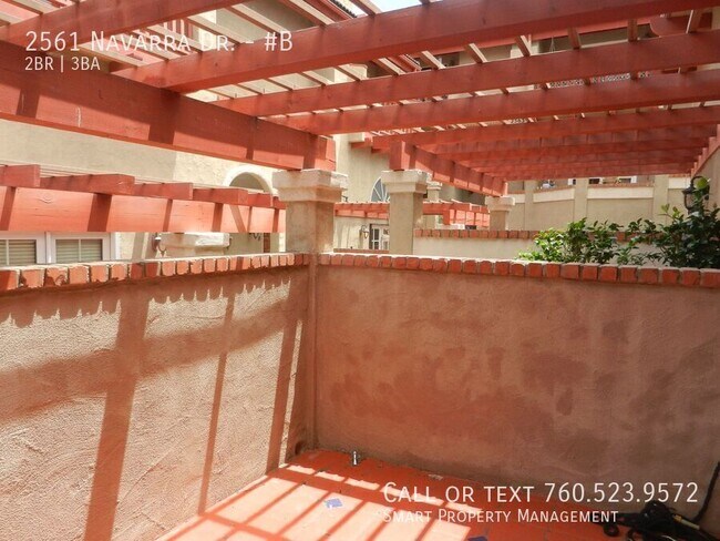 Building Photo - 2561 Navarra Dr