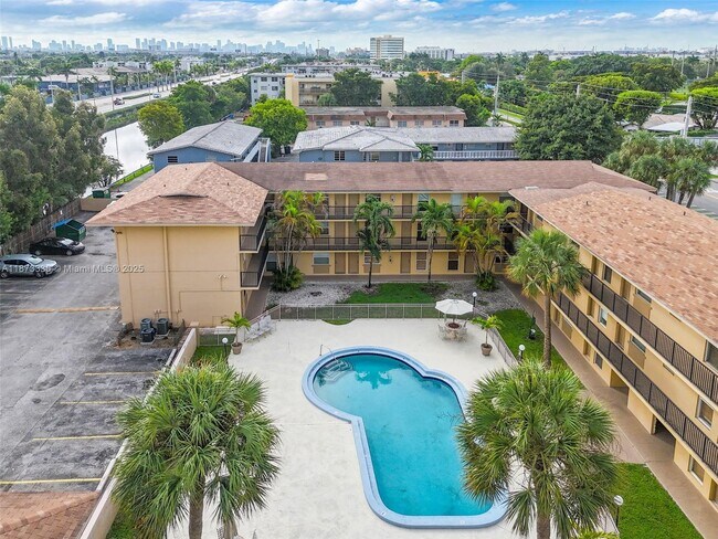 Building Photo - 241 S Royal Poinciana Blvd