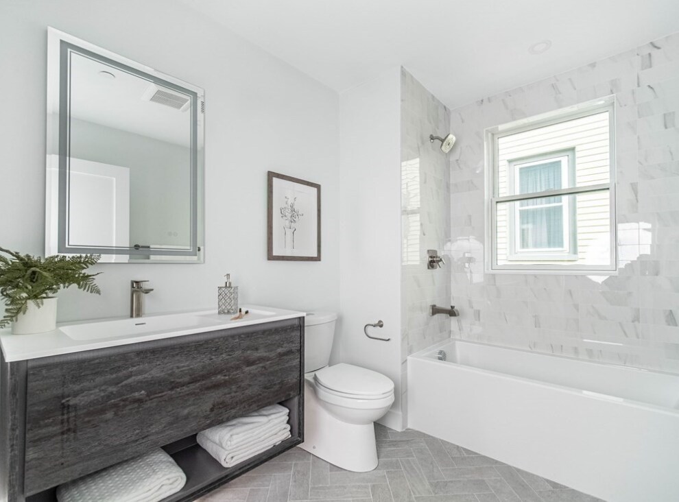 Building Photo - 58 Byron St