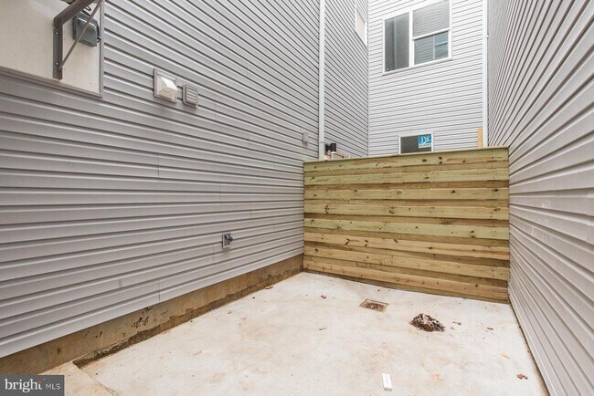 Building Photo - 1339 N Marston St