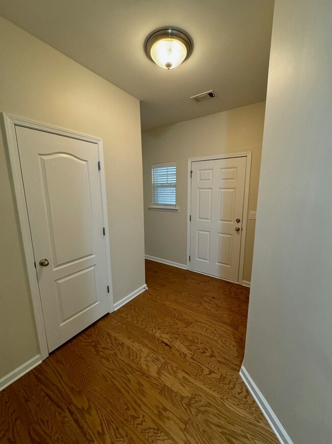 Building Photo - 506 Hillside Trail