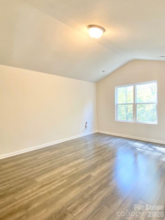 Building Photo - 320 Peachtree Rd