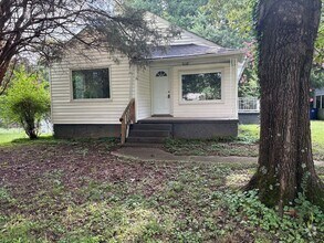 Building Photo - 2 Bedroom 1 Bath Home in Winston-Salem