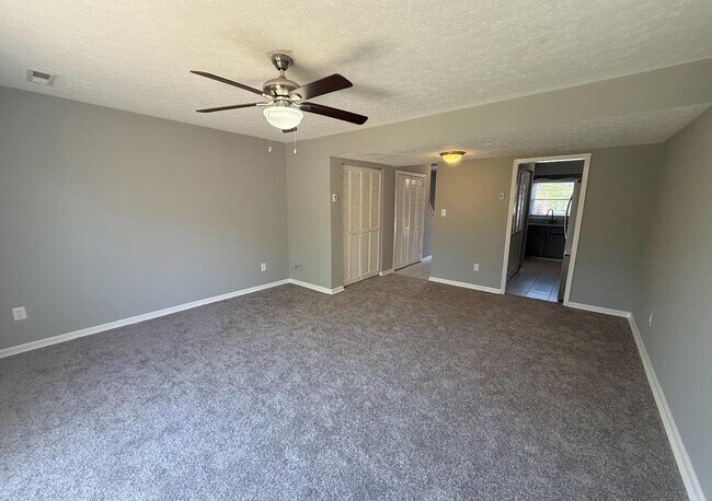 Building Photo - 604 Eastwood St