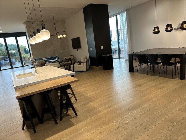 Building Photo - 788 West Marietta St NW