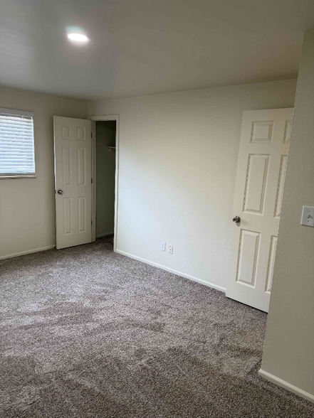 Building Photo - 5868 Newcombe Ct