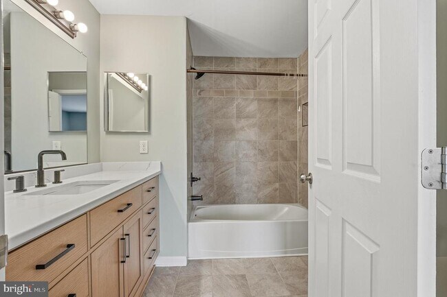 Building Photo - 9060 Gracious End Ct