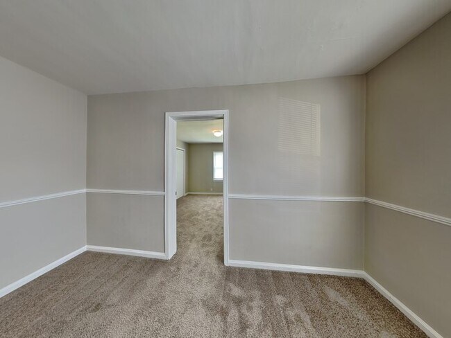 Building Photo - 1601 W Northgate St