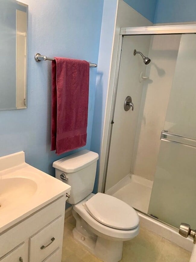 Building Photo - $2,100 Fowler & Ashlan, 3 Bedroom Home - C...