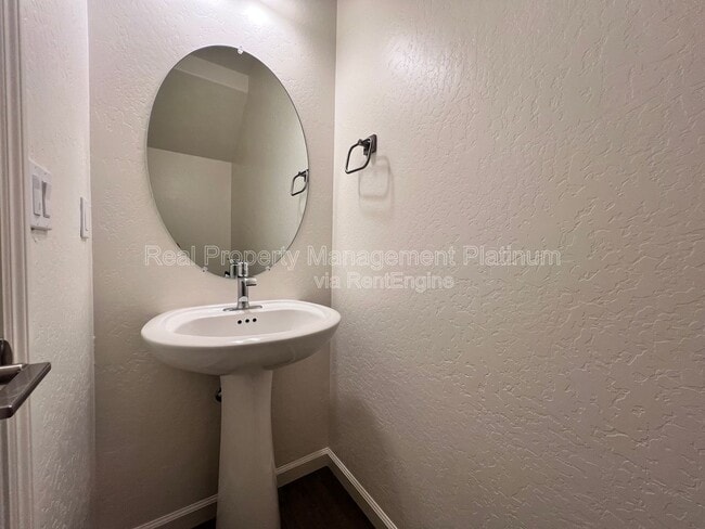 Building Photo - 1544 Farmhouse Ln