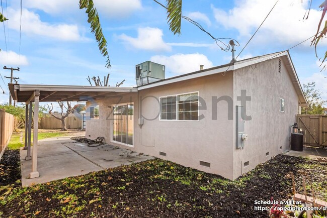 Building Photo - 451 Helen Ave