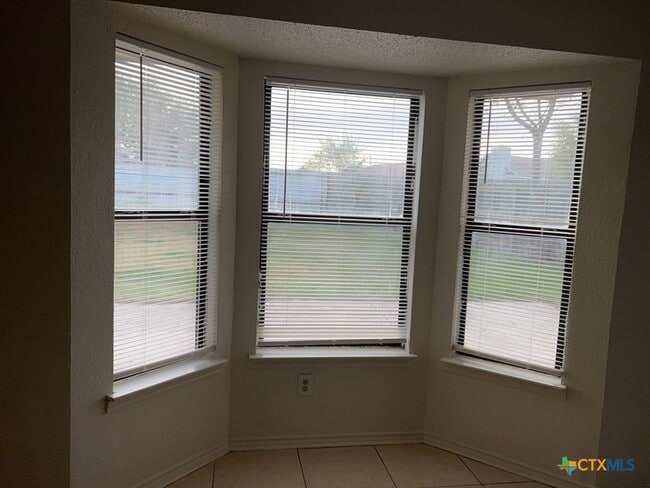 Building Photo - 3120 Panhandle Dr