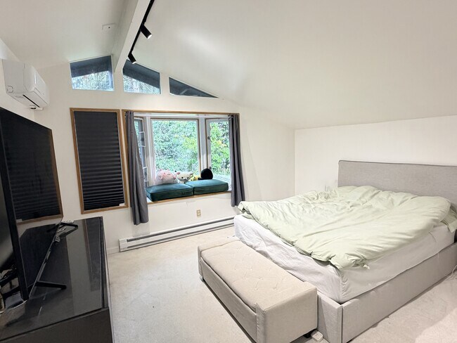 Building Photo - 7650 SE 41st St