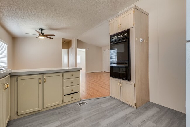 Building Photo - Three bed, 2 full bath, manufactured home ...
