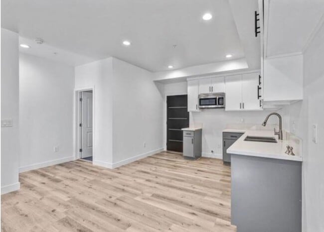 Building Photo - 4647 W 18th St