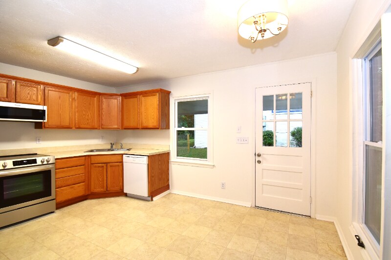 Building Photo - 433 Princess Ann Dr