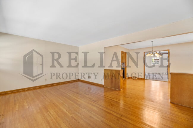 Building Photo - 878 S Fabrique Dr