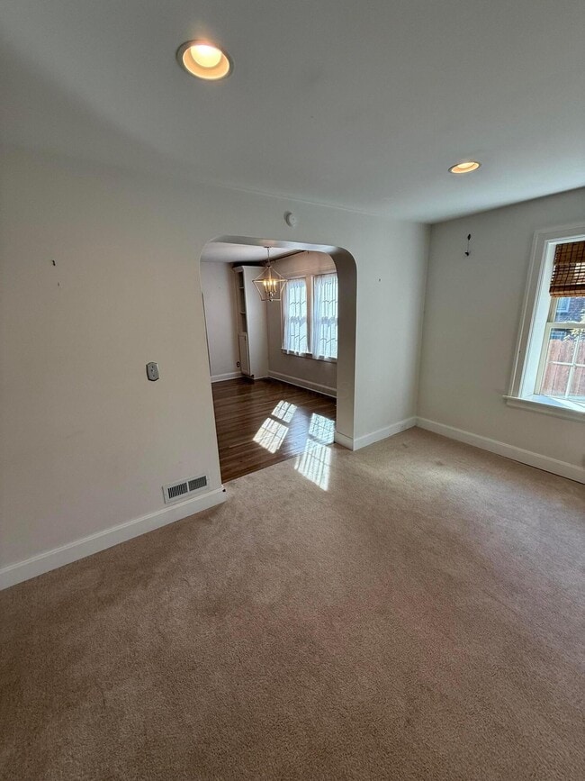 Building Photo - 2629 E Broad St