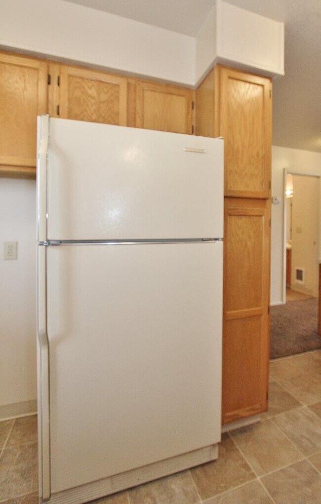 Building Photo - 639 N Moffatt Ave