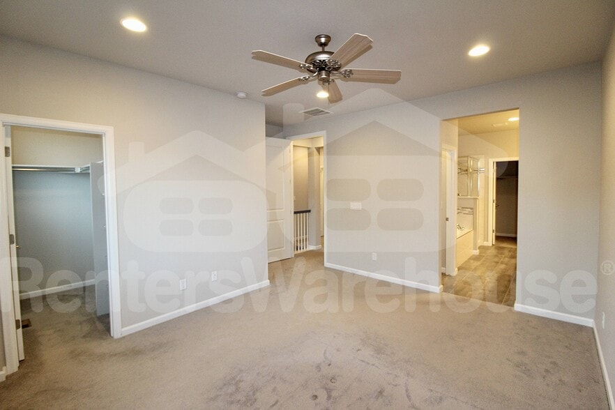 Building Photo - 8966 E Caley Way