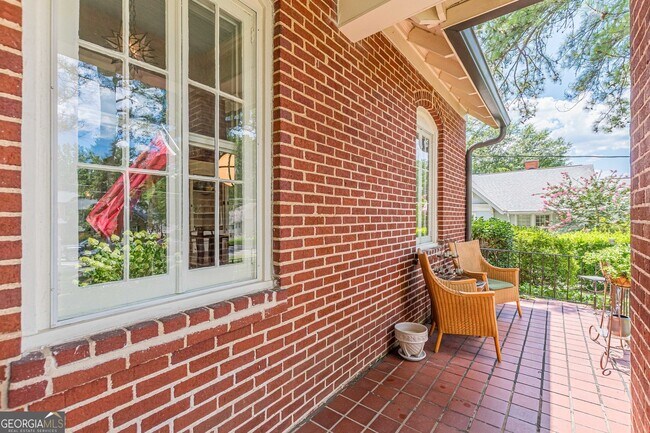 Building Photo - 1878 Cambridge Ave