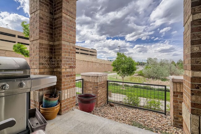 Building Photo - 8916 E Caley Way