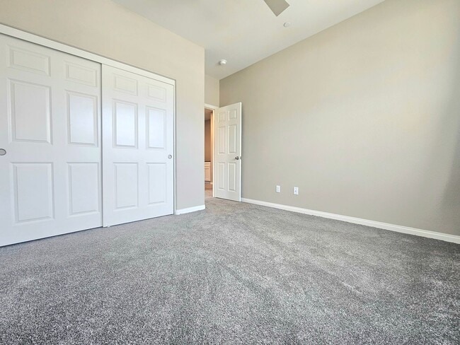 Building Photo - Gorgeous Spacious 3-Bedroom Home Now Avail...