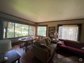Building Photo - 3 Bed 1 Bath Unit in lower level of Victor...